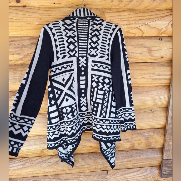 Tribal Sweater cardigan - Picture 10 of 11